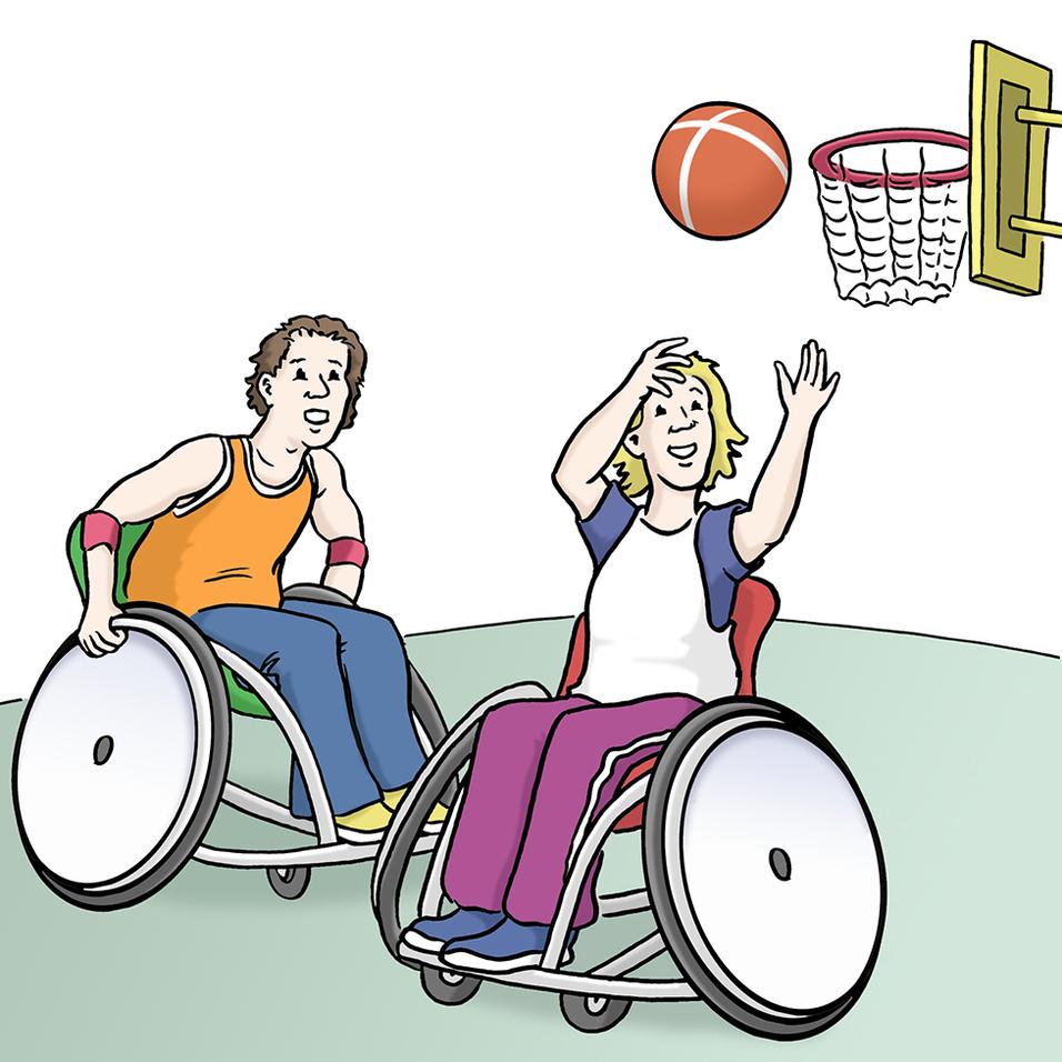 Zwei Personen im Rollstuhl spielen Basketball. Eine wirft einen Ball Richtung Korb, w&auml;hrend die andere zuschaut.
